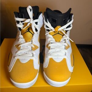 Nike Men's Yellow and White Sneakers